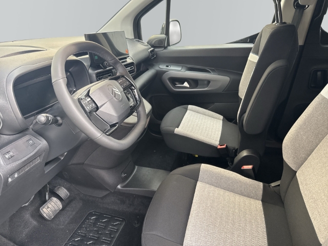 Fahrzeugabbildung Citroen Berlingo MPV Plus XL Blue Hdi 100 - mit KI generiert/bearbeitet