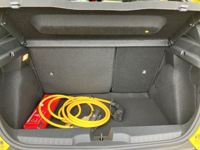 Fahrzeugabbildung Fiat Grande Panda Elektro 83 kW La Prima, RFK, SHZ, Navi, PDC