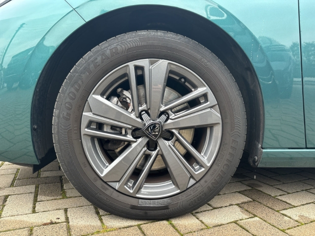 Fahrzeugabbildung Peugeot 308 SW Active Pack 1.2 PureTech Navi Memory Sitze LED 2-Zonen-Klimaautom DAB