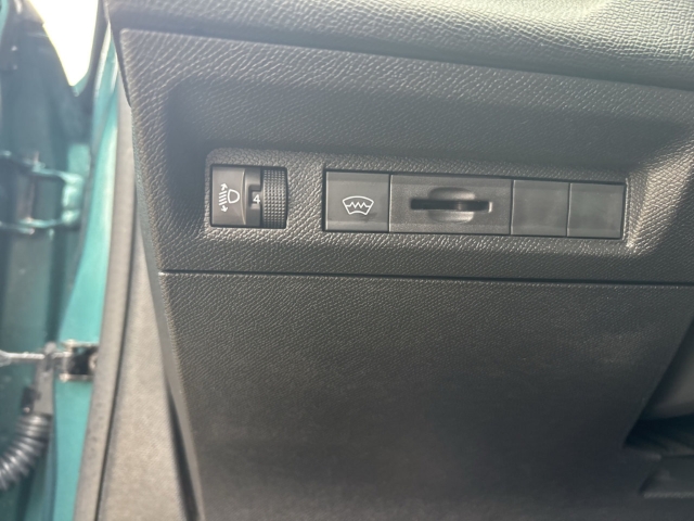 Fahrzeugabbildung Peugeot 308 SW Active Pack 1.2 PureTech Navi Memory Sitze LED 2-Zonen-Klimaautom DAB