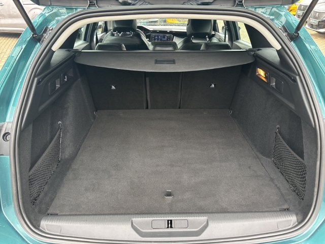 Fahrzeugabbildung Peugeot 308 SW Active Pack 1.2 PureTech Navi Memory Sitze LED 2-Zonen-Klimaautom DAB