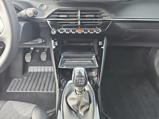 Fahrzeugabbildung Peugeot 2008 Allure LED Apple CarPlay Android Auto Klimaautom Musikstreaming DAB Spurhalteass.
