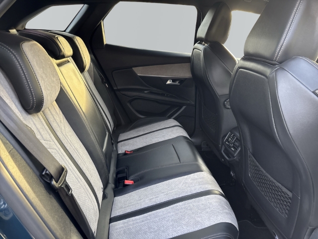 Fahrzeugabbildung Peugeot 3008 Hybrid 225 GT AHK Navi Digitales Cockpit 360 Kamera LED ACC 2-Zonen-Klimaautom