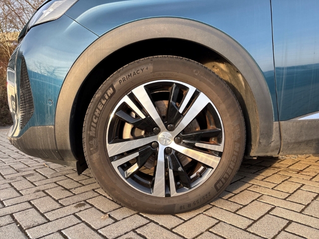 Fahrzeugabbildung Peugeot 3008 Hybrid 225 GT AHK Navi Digitales Cockpit 360 Kamera LED ACC 2-Zonen-Klimaautom