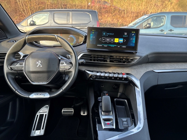 Fahrzeugabbildung Peugeot 3008 Hybrid 225 GT AHK Navi Digitales Cockpit 360 Kamera LED ACC 2-Zonen-Klimaautom
