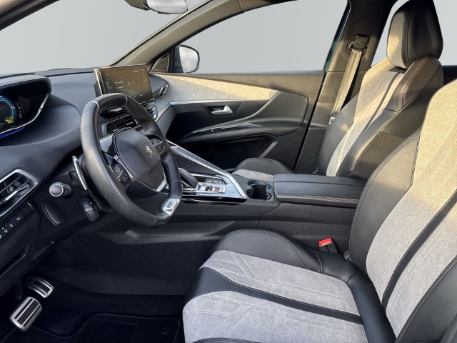 Fahrzeugabbildung Peugeot 3008 Hybrid 225 GT AHK Navi Digitales Cockpit 360 Kamera LED ACC 2-Zonen-Klimaautom