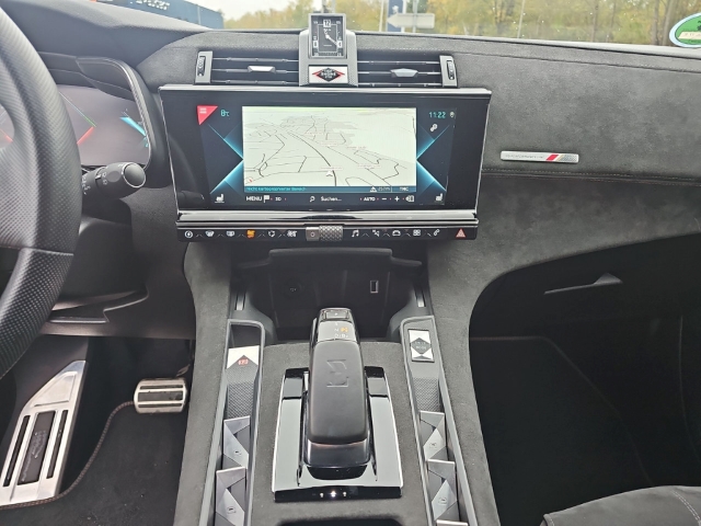 Fahrzeugabbildung DS Automobiles DS7 Crossback E-Tense 4x4 Performance Line Hybrid EU6d Navi Nachtsichtass. 360 Kamera - mit KI generiert/bearbeitet