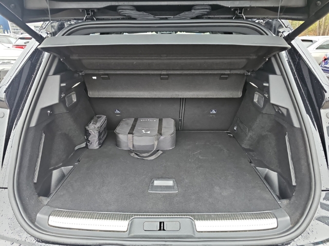 Fahrzeugabbildung DS Automobiles DS7 Crossback E-Tense 4x4 Performance Line Hybrid EU6d Navi Nachtsichtass. 360 Kamera - mit KI generiert/bearbeitet
