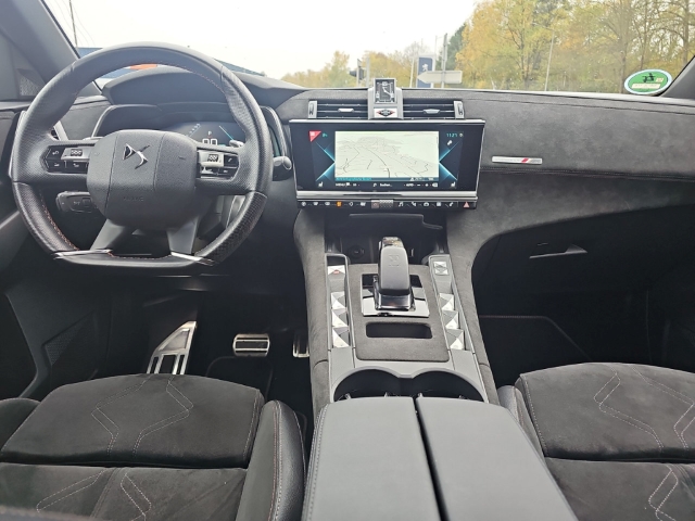 Fahrzeugabbildung DS Automobiles DS7 Crossback E-Tense 4x4 Performance Line Hybrid EU6d Navi Nachtsichtass. 360 Kamera - mit KI generiert/bearbeitet