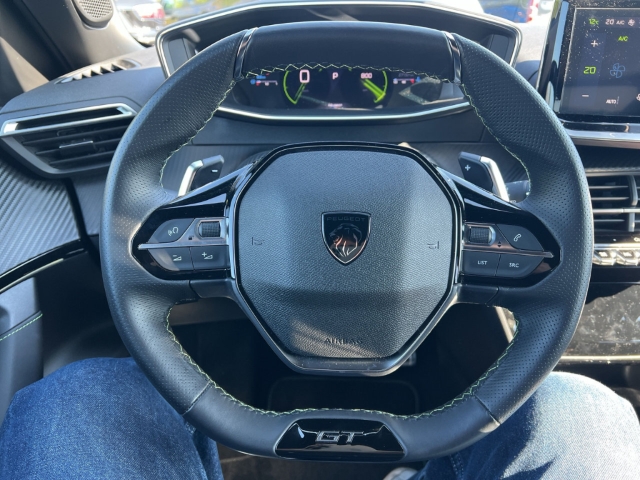 Fahrzeugabbildung Peugeot 2008 GT Navi Leder 360 Kamera Massagesitze LED ACC Klimaautom Fahrerprofil DAB Ambientebeleuchtung