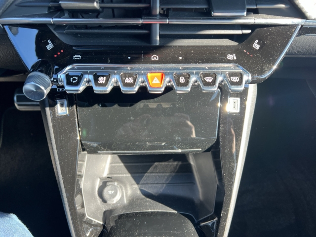 Fahrzeugabbildung Peugeot 2008 GT Navi Leder 360 Kamera Massagesitze LED ACC Klimaautom Fahrerprofil DAB Ambientebeleuchtung