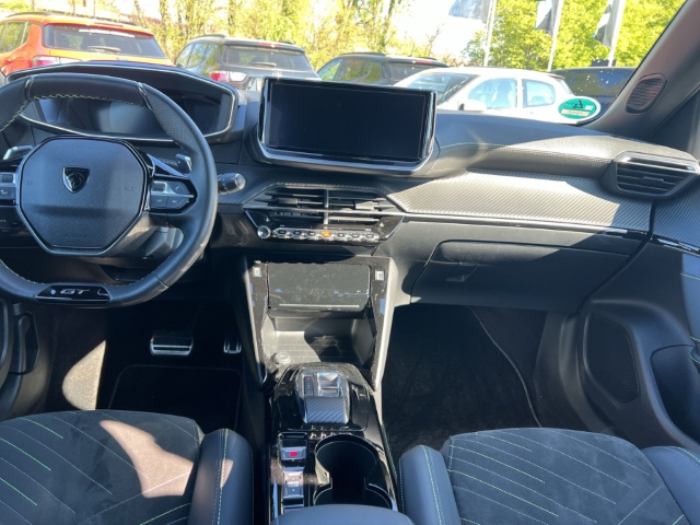 Fahrzeugabbildung Peugeot 2008 GT Navi Leder 360 Kamera Massagesitze LED ACC Klimaautom Fahrerprofil DAB Ambientebeleuchtung