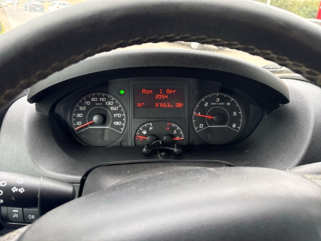 Fahrzeugabbildung Peugeot Boxer Koffer 435 L4 Volumen Edition BlueHDi 165 Stop&Start StandHZG Klimaautom Spurhalteass. - mit KI generiert/bearbeitet