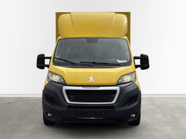 Fahrzeugabbildung Peugeot Boxer Koffer 435 L4 Volumen Edition BlueHDi 165 Stop&Start StandHZG Klimaautom Spurhalteass. - mit KI generiert/bearbeitet