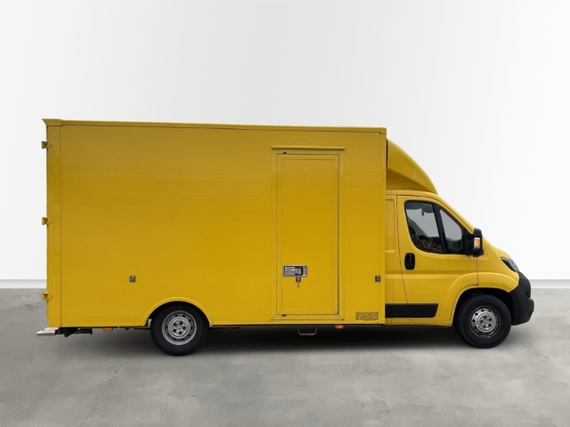 Fahrzeugabbildung Peugeot Boxer Koffer 435 L4 Volumen Edition BlueHDi 165 Stop&Start StandHZG Klimaautom Spurhalteass. - mit KI generiert/bearbeitet