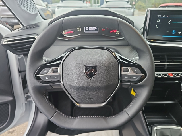 Fahrzeugabbildung Peugeot 208 Active 1.2 PureTech Apple CarPlay Android Auto Fahrerprofil Musikstreaming