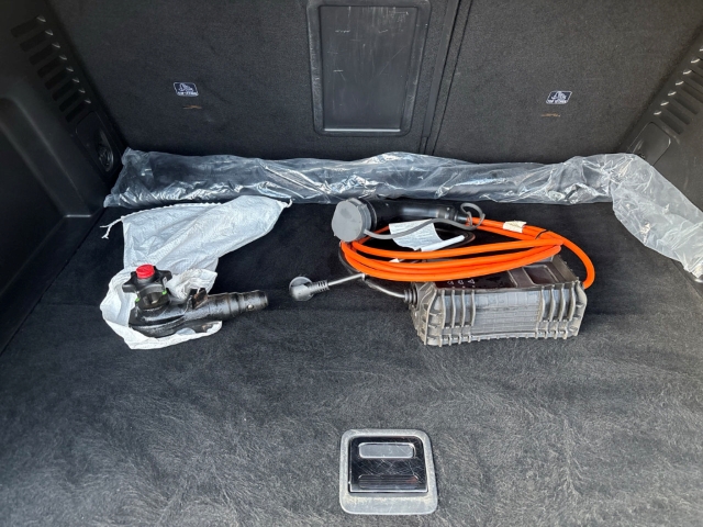 Fahrzeugabbildung Peugeot 3008 Allure Pack PHEV AHK Navi Digitales Cockpit 360 Kamera LED El. Heckklappe