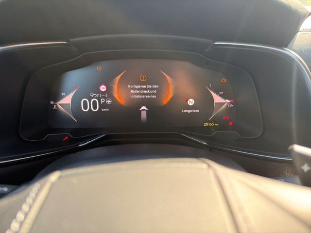 Fahrzeugabbildung DS Automobiles DS7 Opera Panorama Leder Digitales Cockpit Memory Sitze Soundsystem Massagesitze - mit KI generiert/bearbeitet
