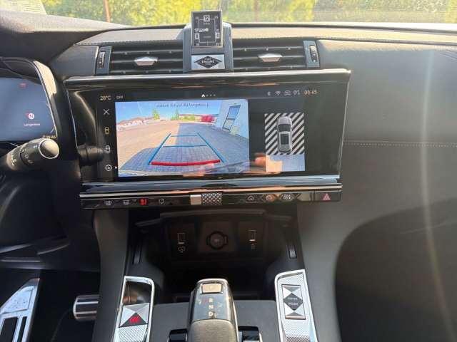 Fahrzeugabbildung DS Automobiles DS7 Opera Panorama Leder Digitales Cockpit Memory Sitze Soundsystem Massagesitze - mit KI generiert/bearbeitet