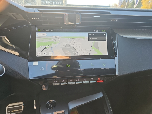 Fahrzeugabbildung Peugeot 308 GT 1.5 BlueHDi 130 EAT8 El. Panodach Navi Digitales Cockpit Memory Sitze Soundsystem