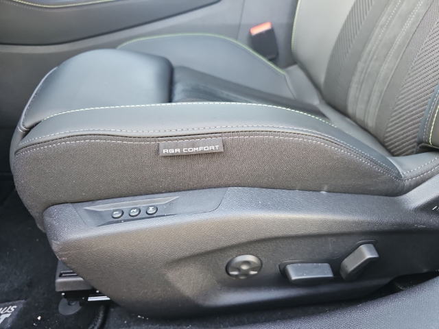 Fahrzeugabbildung Peugeot 308 GT 1.5 BlueHDi 130 EAT8 El. Panodach Navi Digitales Cockpit Memory Sitze Soundsystem