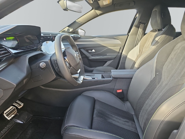 Fahrzeugabbildung Peugeot 308 GT 1.5 BlueHDi 130 EAT8 El. Panodach Navi Digitales Cockpit Memory Sitze Soundsystem
