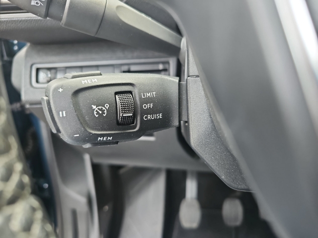 Fahrzeugabbildung Peugeot 3008 Allure Pack 1.2 PureTech Navi Digitales Cockpit LED 2-Zonen-Klimaautom DAB SHZ