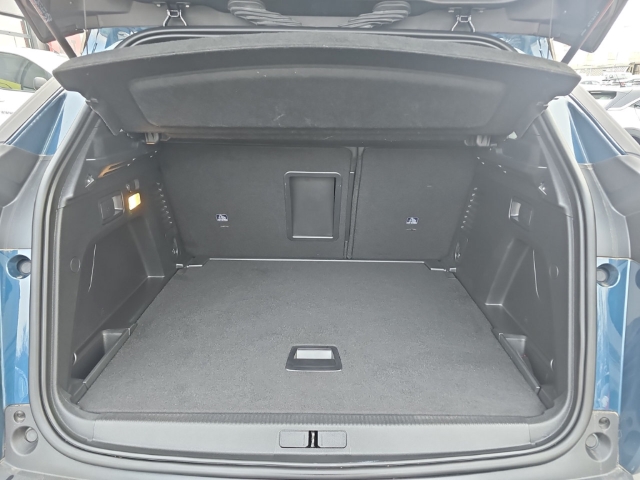 Fahrzeugabbildung Peugeot 3008 Allure Pack 1.2 PureTech Navi Digitales Cockpit LED 2-Zonen-Klimaautom DAB SHZ