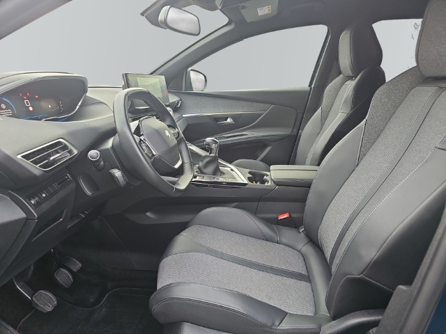 Fahrzeugabbildung Peugeot 3008 Allure Pack 1.2 PureTech Navi Digitales Cockpit LED 2-Zonen-Klimaautom DAB SHZ