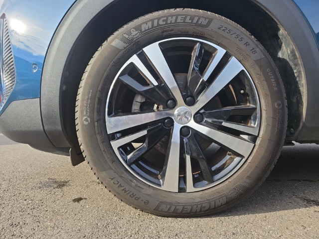 Fahrzeugabbildung Peugeot 5008 GT 1.2 PureTech 130 7-Sitzer El. Panodach Navi Digitales Cockpit LED ACC 2-Zonen-Klimaautom