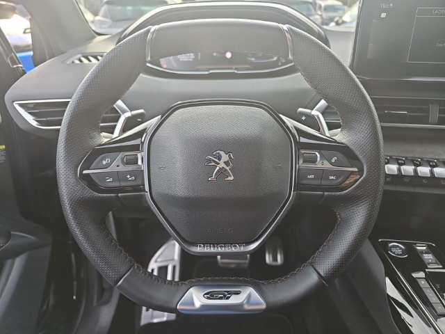 Fahrzeugabbildung Peugeot 5008 GT 1.2 PureTech 130 7-Sitzer El. Panodach Navi Digitales Cockpit LED ACC 2-Zonen-Klimaautom