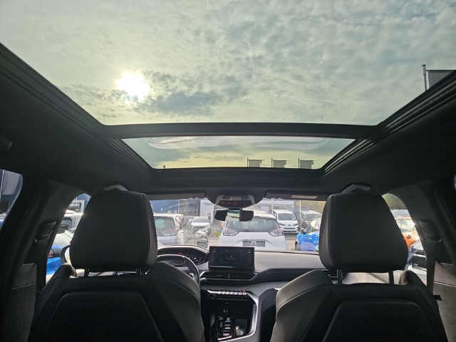 Fahrzeugabbildung Peugeot 5008 GT 1.2 PureTech 130 7-Sitzer El. Panodach Navi Digitales Cockpit LED ACC 2-Zonen-Klimaautom