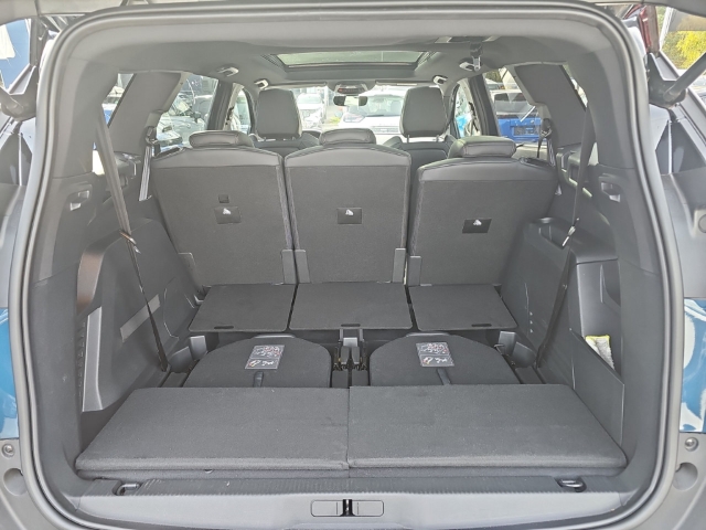 Fahrzeugabbildung Peugeot 5008 GT 1.2 PureTech 130 7-Sitzer El. Panodach Navi Digitales Cockpit LED ACC 2-Zonen-Klimaautom