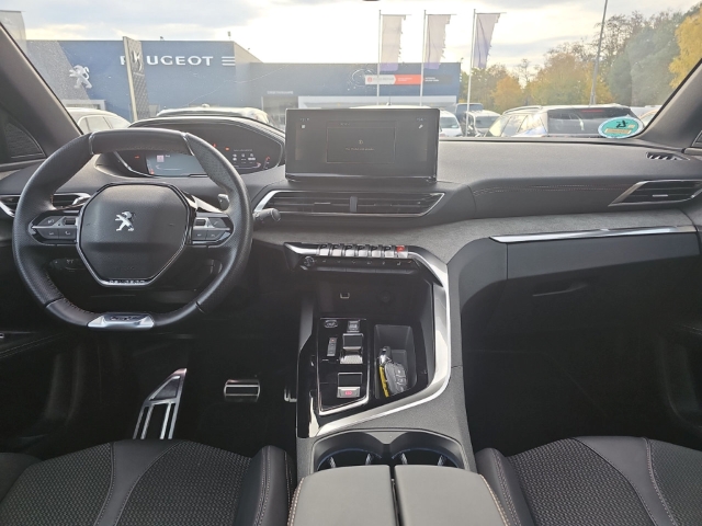 Fahrzeugabbildung Peugeot 5008 GT 1.2 PureTech 130 7-Sitzer El. Panodach Navi Digitales Cockpit LED ACC 2-Zonen-Klimaautom