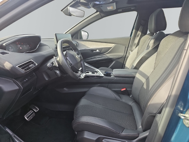 Fahrzeugabbildung Peugeot 5008 GT 1.2 PureTech 130 7-Sitzer El. Panodach Navi Digitales Cockpit LED ACC 2-Zonen-Klimaautom
