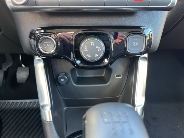 Fahrzeugabbildung Citroen C3 Aircross Shine Pack 1.2 PureTech 110 HUD Navi Apple CarPlay Android Auto Klimaautom