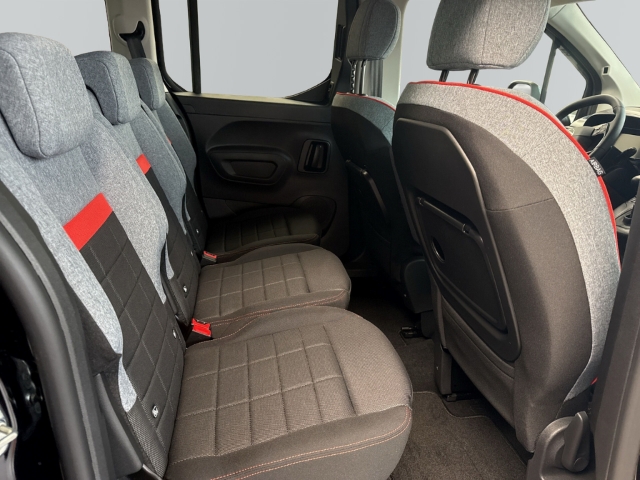 Fahrzeugabbildung Citroen Berlingo Max XL Blue Hdi 130 - mit KI generiert/bearbeitet