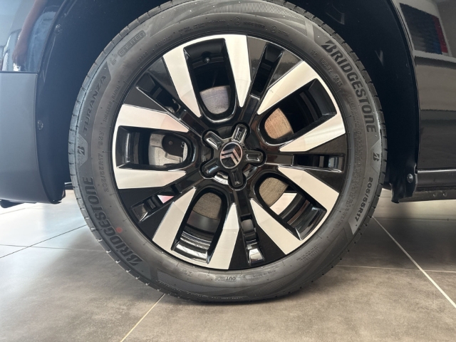 Fahrzeugabbildung Citroen Berlingo Max XL Blue Hdi 130 - mit KI generiert/bearbeitet