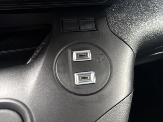 Fahrzeugabbildung Citroen Berlingo Max XL Blue Hdi 130 - mit KI generiert/bearbeitet
