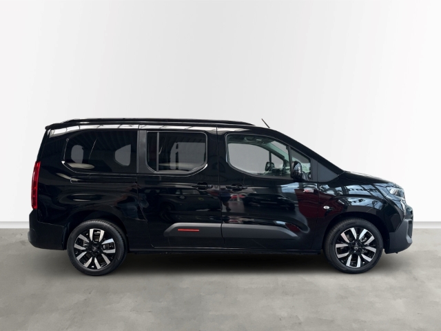 Fahrzeugabbildung Citroen Berlingo Max XL Blue Hdi 130 - mit KI generiert/bearbeitet