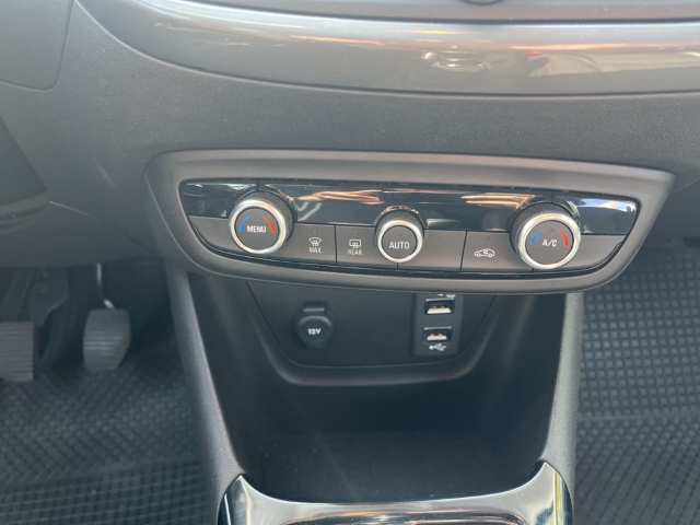 Fahrzeugabbildung Opel Crossland Elegance AHK Navi LED Apple CarPlay Android Auto Mehrzonenklima Musikstreaming